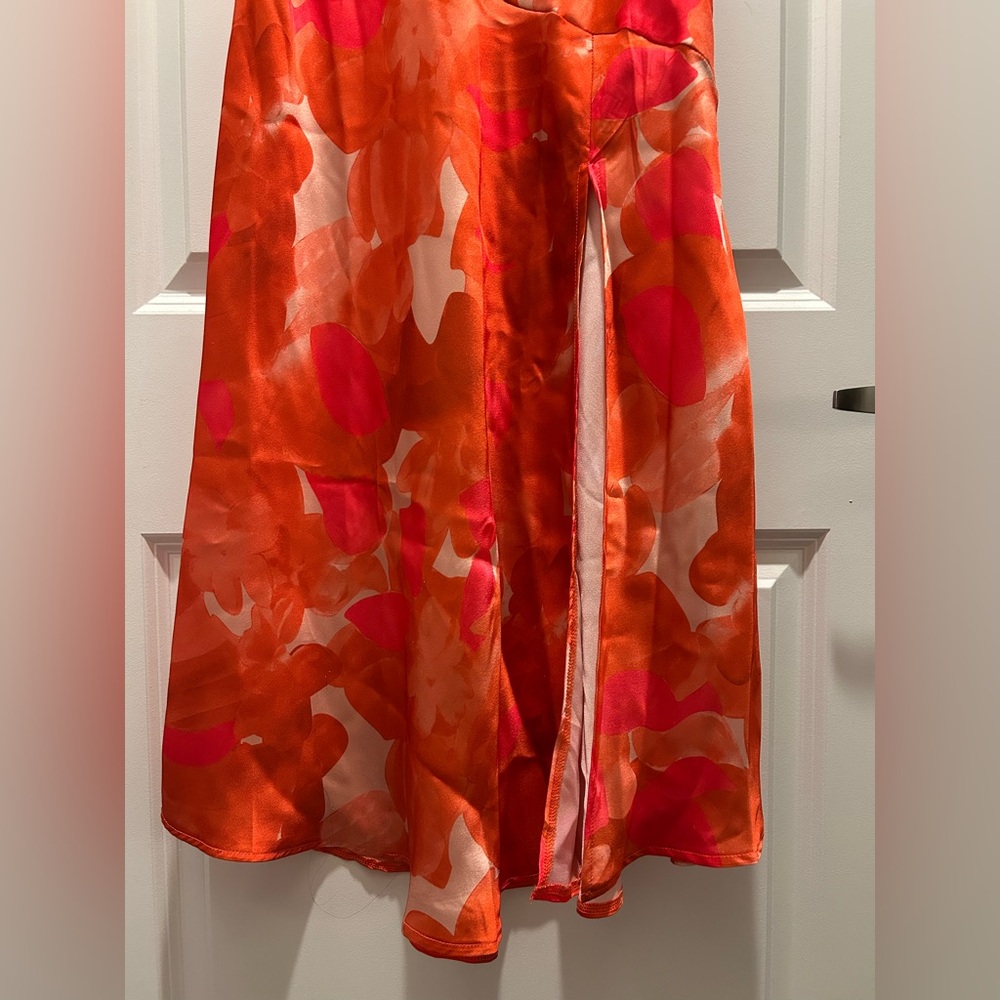 Selfie Leslie Well Versed Pleated Bust Front Split Flora Orange - Picture 5 of 6